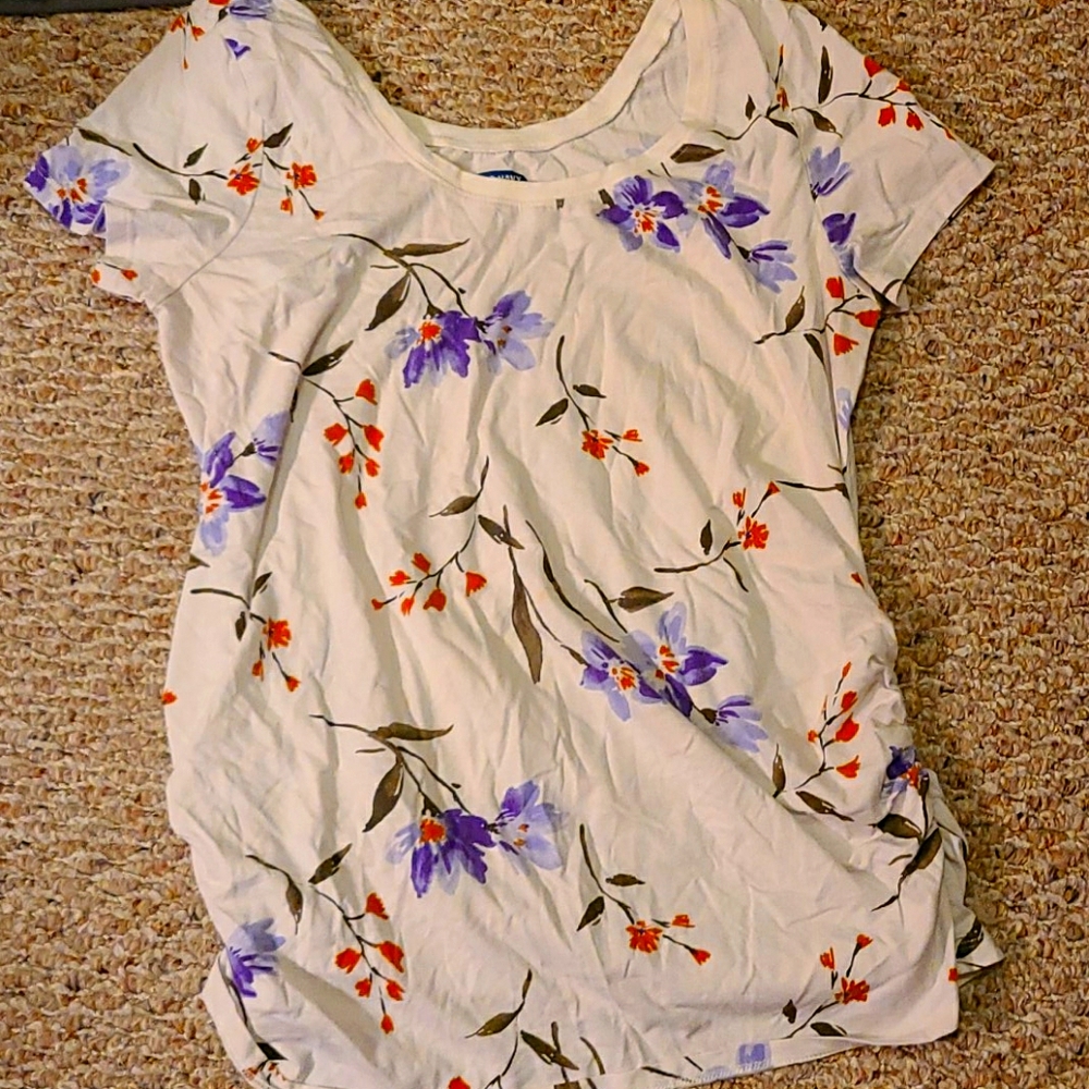 Scoop neck maternity T-shirt